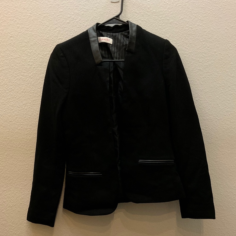 Cute Blazer with padded shoulder